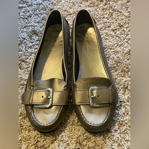 COLE HAAN GOLD LEATHER MOC FLATS SZ 6.5